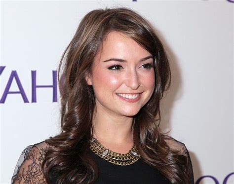 lily at&t measurements|Milana Vayntrub Age, Wiki, Bio, Height, Net Worth, Facts